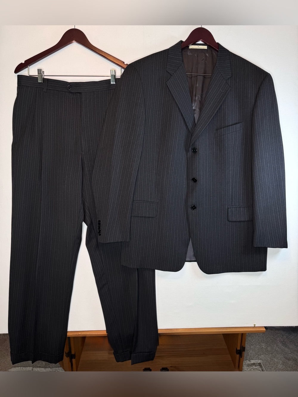 Joseph Abboud 2 Pc Dark Gray Striped Suit Mens Sz 44R, pants 36 x 31.5 business
